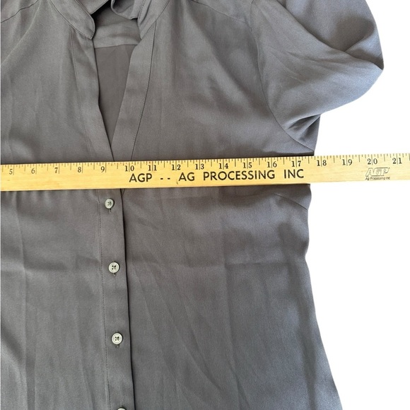 Ann Taylor Gray Button Down Blouse XS Career Workwear Long Sleeve Minimalist G8 - Picture 3 of 7
